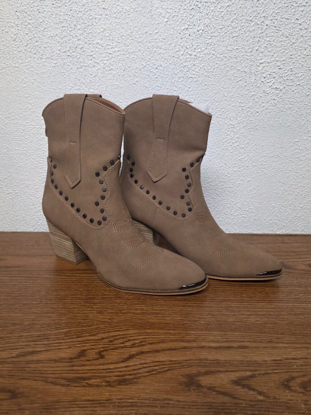Womens CCOCCI Pandora Western Style Boots with Metal Tips and Studs - Size 10
